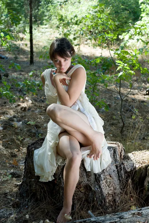 European Brunette Spreads Her Hairy Pussy in the Forest – photo 3 of 21