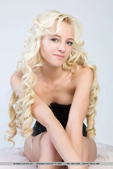 Alysha A: Tall Blonde in Lingerie Spreads Her Shaved Pussy Wide – photo 1 of 18