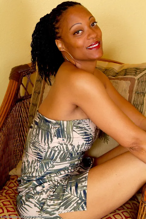 Ebony MILF Strips Naked, Shows Her Saggy Tits and Spreads Her Legs – photo 3 of 21