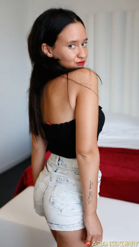 Gina Ferocious: Latina Brunette PAWG Fucks Outdoors and in a Hotel – photo 7 of 21