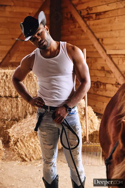 Anna Claire Clouds: Blonde in Costume Shares BBC in Bondage Threesome in a Barn – photo 11 of 21