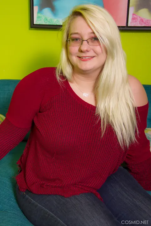 Chubby Blonde in Glasses Strips Out of Her Jeans and Poses – photo 1 of 16