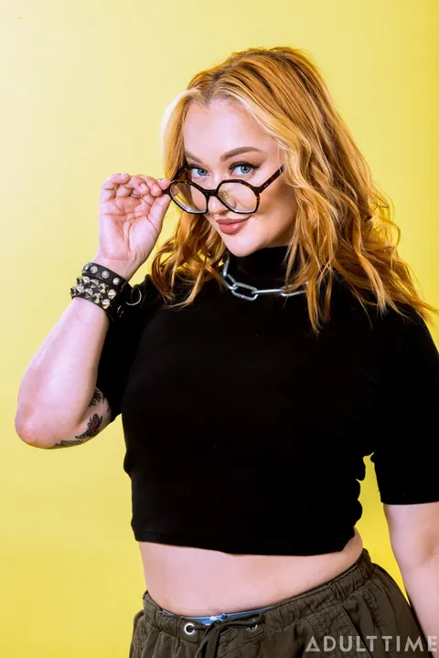 Emma Magnolia: BBW Redhead in Glasses Flaunts Her Big Ass and Gets Fucked – photo 2 of 20