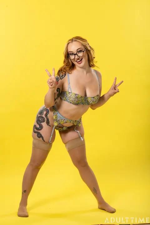 Emma Magnolia: BBW Redhead in Glasses Flaunts Her Big Ass and Gets Fucked – photo 5 of 20