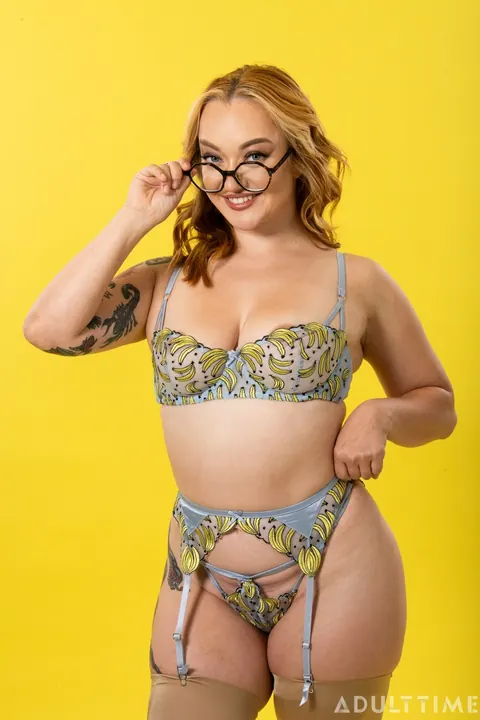 Emma Magnolia: BBW Redhead in Glasses Flaunts Her Big Ass and Gets Fucked – photo 3 of 20