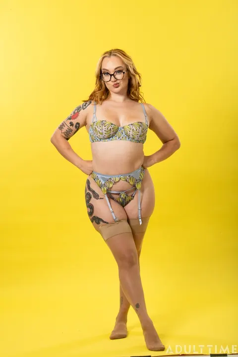 Emma Magnolia: BBW Redhead in Glasses Flaunts Her Big Ass and Gets Fucked – photo 6 of 20
