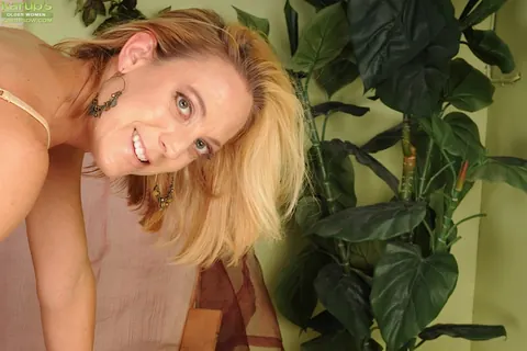 Charli Shay: Mature Blonde PAWG Spreads Her Hairy Pussy Wide – photo 7 of 16