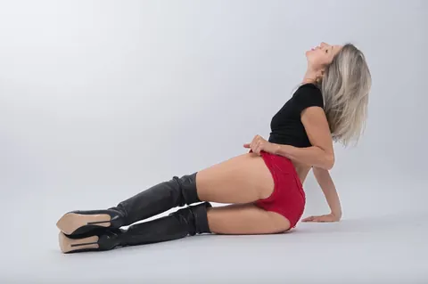 Gina Gerson: PAWG Russian Brunette Poses in Panties and Boots – photo 13 of 14