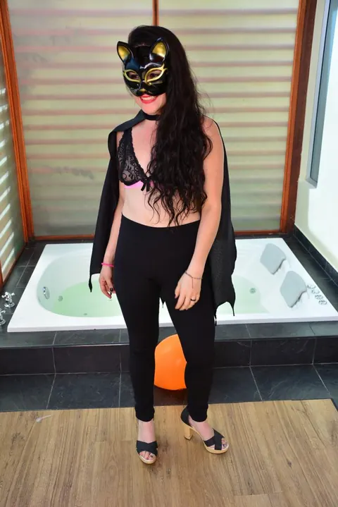 Yenny Contreras: Colombian Latina in Costume and Glasses Poses Nude – photo 1 of 17