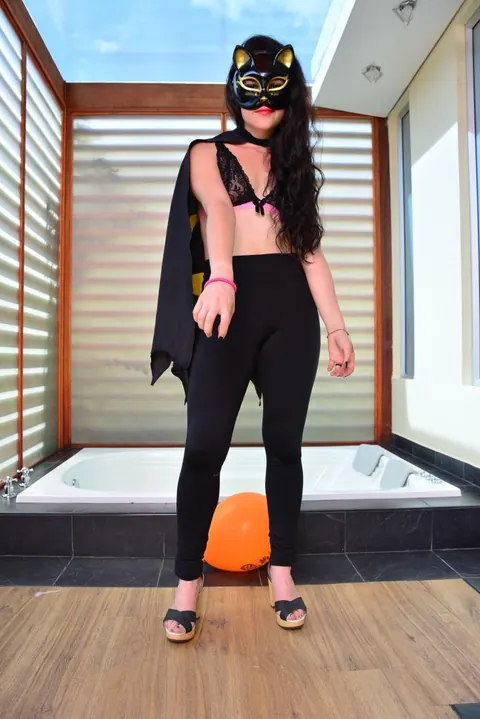 Yenny Contreras: Colombian Latina in Costume and Glasses Poses Nude – photo 5 of 17
