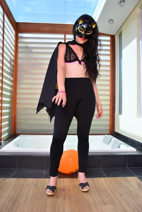 Yenny Contreras: Colombian Latina in Costume and Glasses Poses Nude – photo 4 of 17