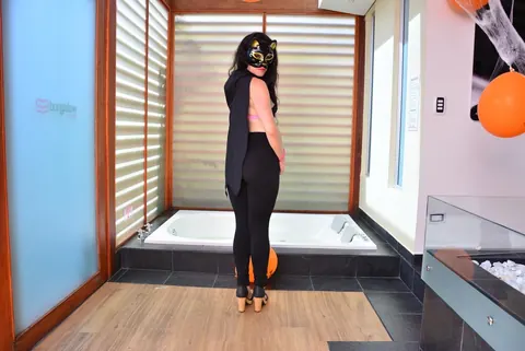 Yenny Contreras: Colombian Latina in Costume and Glasses Poses Nude – photo 11 of 17