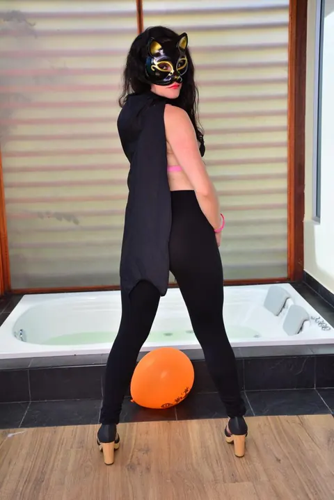Yenny Contreras: Colombian Latina in Costume and Glasses Poses Nude – photo 13 of 17