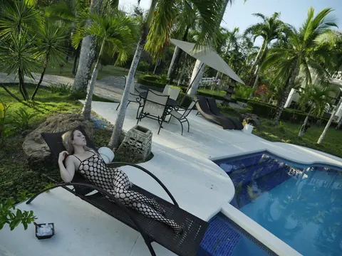 Tracy Bie: Two Blondes Share a Dildo and Lick Pussy Outdoors – photo 16 of 21