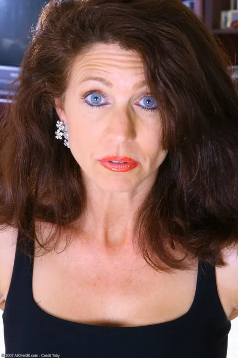 Petite Brunette MILF Strips Naked and Spreads Her Legs – photo 4 of 20