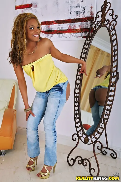 Kaylyn Carter: Thick Ebony Brunette Flaunts Her Big Ass in Jeans and Heels Outdoors – photo 8 of 16