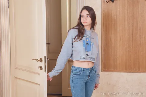 Woman in Jeans Gets Fucked in the Ass Outdoors – photo 3 of 16