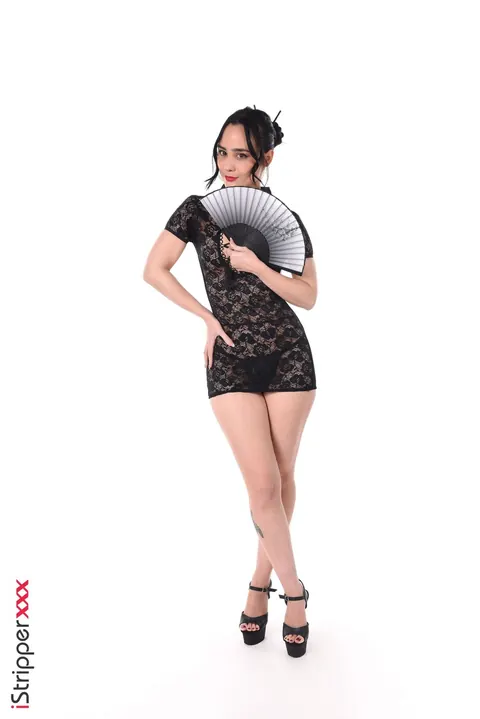Alice Hernandez: Latina PAWG Uses a Black Vibrator in Her Panties – photo 1 of 15