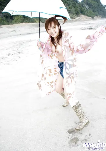 Namiki – Japanese Brunette Poses Nude on the Beach