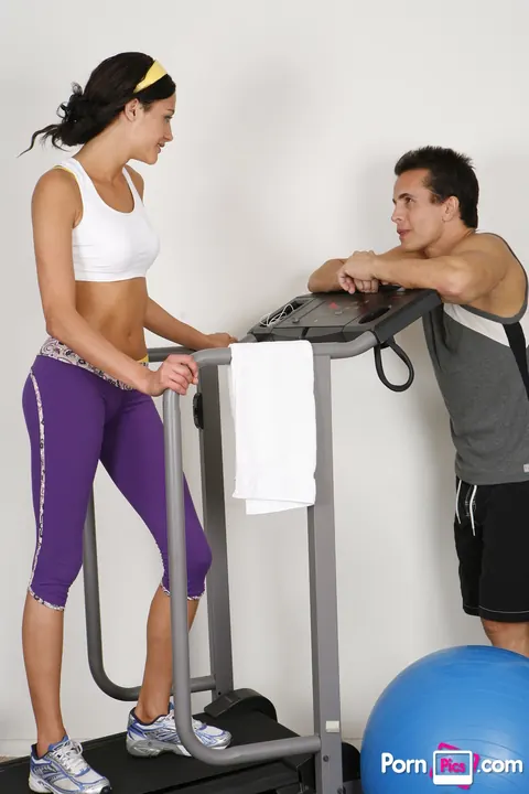 Eva Sinn: Tall Brunette Seduces Her Trainer and Fucks Him in the Gym – photo 5 of 21