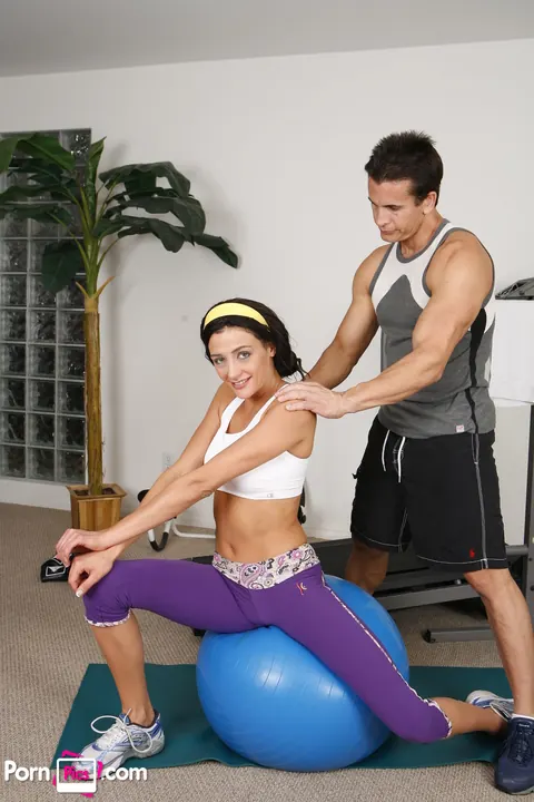 Eva Sinn: Tall Brunette Seduces Her Trainer and Fucks Him in the Gym – photo 7 of 21