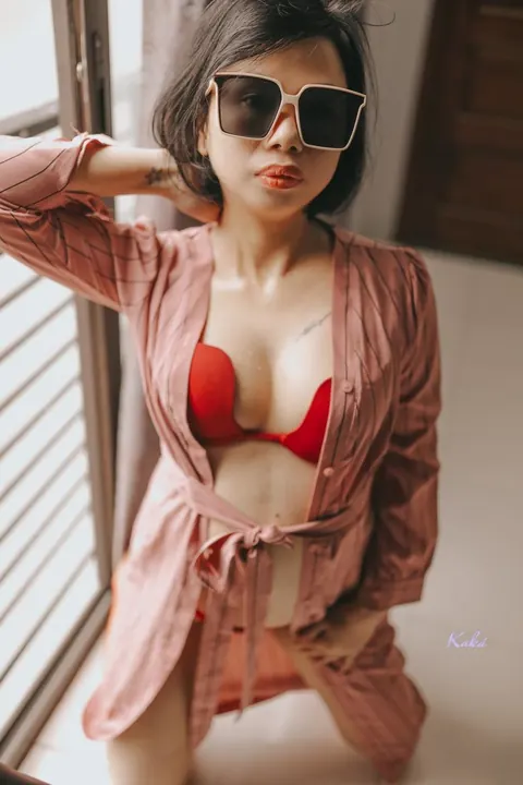 Asian Brunette Poses Nude in Erotic Solo Set – photo 9 of 21