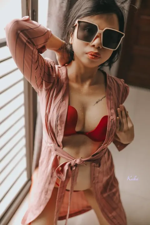 Asian Brunette Poses Nude in Erotic Solo Set – photo 8 of 21