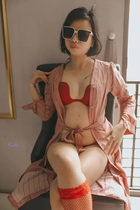 Asian Brunette Poses Nude in Erotic Solo Set – photo 19 of 21