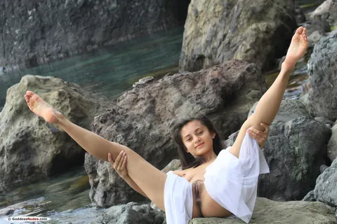Shrima Malati: European PAWG Poses Nude and Spreads Her Legs Wide – photo 5 of 20
