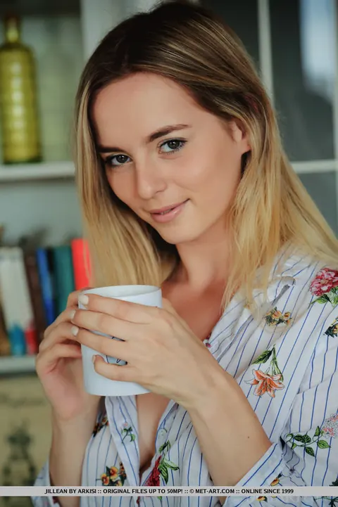 Thick European Blonde Spreads Her Ass by the Coffee Counter – photo 1 of 18