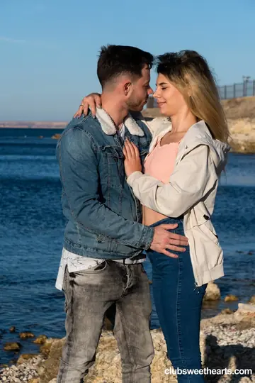 Carmen Rodriguez – European Blonde Gets Her Pussy Eaten and Fucked in Jeans