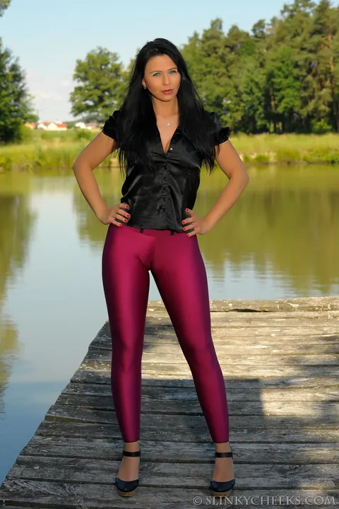 Desy: Thick German MILF Flaunts Her Big Tits in Yoga Pants Outdoors – photo 1 of 15