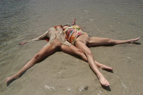 Redhead Spreads Her Pussy on the Beach – photo 3 of 21