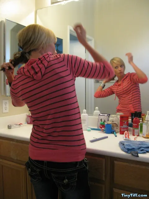 PAWG Blonde in Jeans Shows Her Whale Tail in the Mirror – photo 6 of 16