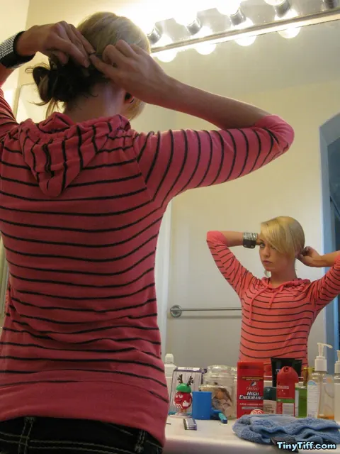 PAWG Blonde in Jeans Shows Her Whale Tail in the Mirror – photo 8 of 16