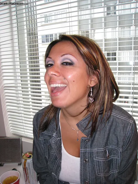 Kelly Madison: Blonde and Redhead Latina MILFs Share a Man in a Hotel – photo 9 of 16