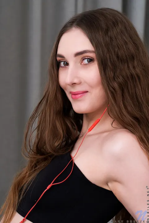 Mary Breeze: Petite Russian Brunette Shows Her Small Tits and Shaved Pussy – photo 4 of 21