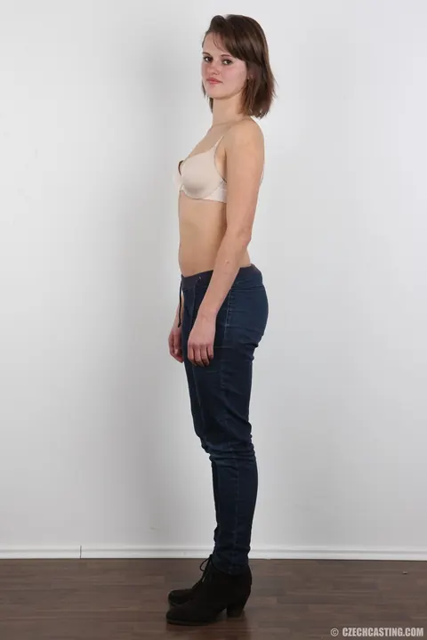 Czech Amateur Undresses Out of Her Jeans at the Casting – photo 5 of 20