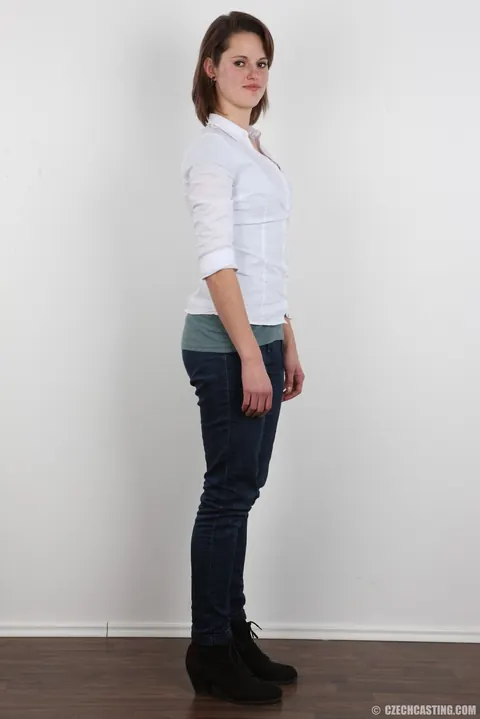 Czech Amateur Undresses Out of Her Jeans at the Casting – photo 3 of 20