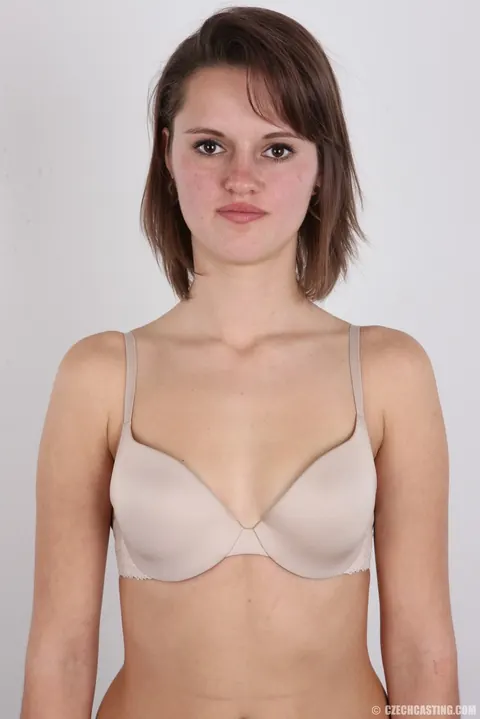 Czech Amateur Undresses Out of Her Jeans at the Casting – photo 6 of 20