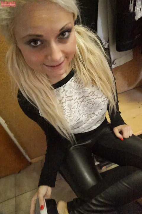 Nicol White: Tattooed Blonde Fingers Her Pussy in the Kitchen – photo 2 of 21