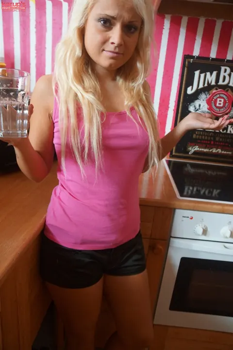 Nicol White: Tattooed Blonde Fingers Her Pussy in the Kitchen – photo 11 of 21