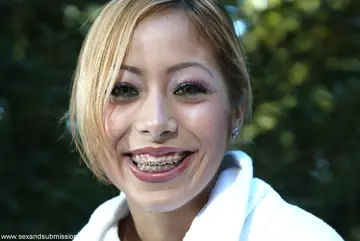 Annie Cruz – Petite Asian and Latina Brunettes Give Bondage Blowjobs Outdoors