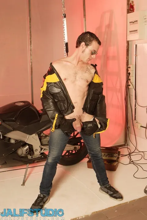Man Strips Nude on a Chair and Poses – photo 14 of 21