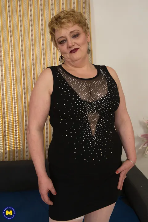 Two Mature BBW Women in Dresses and Stockings Kiss – photo 11 of 12