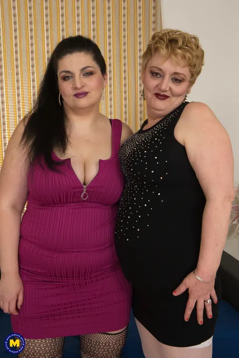 Two Mature BBW Women in Dresses and Stockings Kiss – photo 1 of 12
