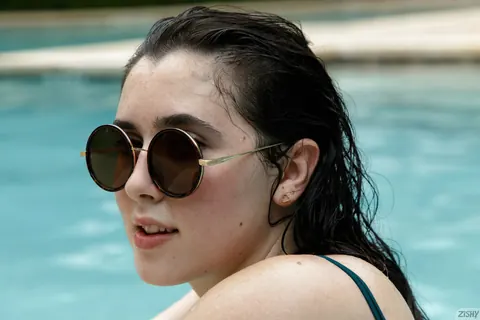 Ophelia Palantine: Thick Ukrainian Brunette with Big Tits Spreads Outdoors in Glasses – photo 9 of 12