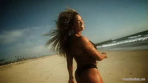 Alexis Ellis: Ebony MILF Oils Her Big Ass on the Beach – photo 1 of 21