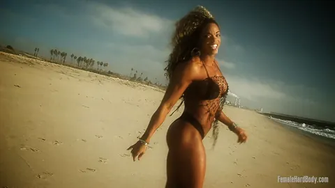 Alexis Ellis: Ebony MILF Oils Her Big Ass on the Beach – photo 21 of 21