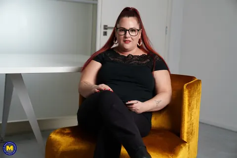 European MILF Teases Cleavage in Glasses – photo 2 of 17